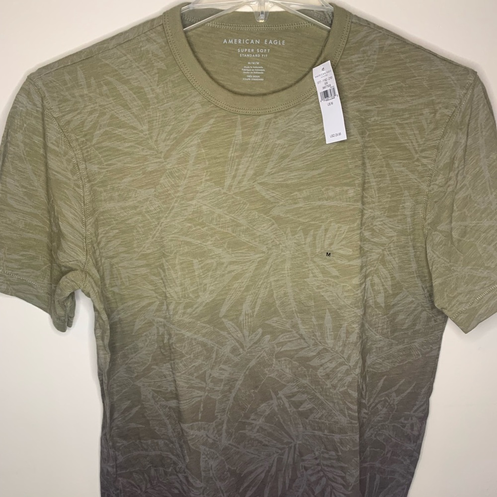 American Eagle New Tee light green to dark green fade with palm trees Men Med
